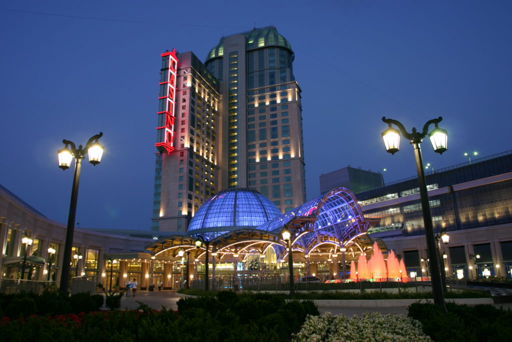 hotel across from the niagara falls casino